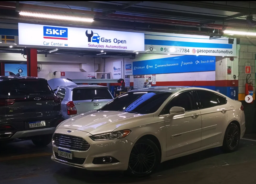Ford Fusion na oficina GAS OPEN